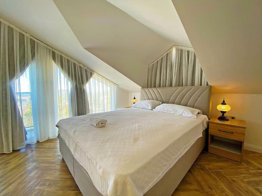 Paris A Villa, Oezel Havuzlu, Вилла *