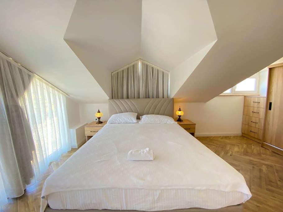 Paris A Villa, Oezel Havuzlu, Вилла Фетхие