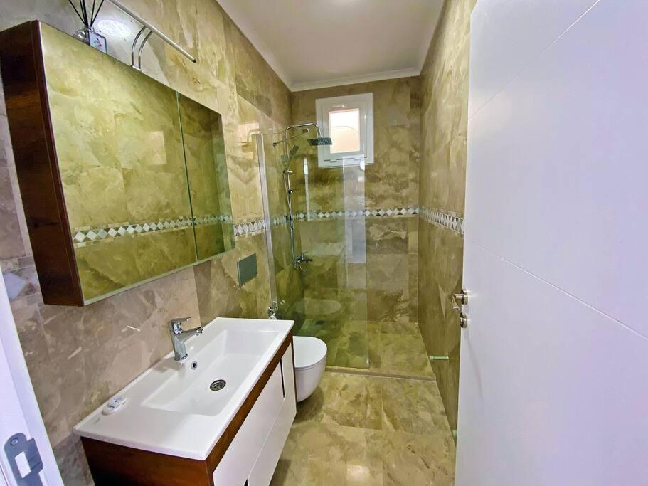 Paris A Villa, Oezel Havuzlu, Villa *