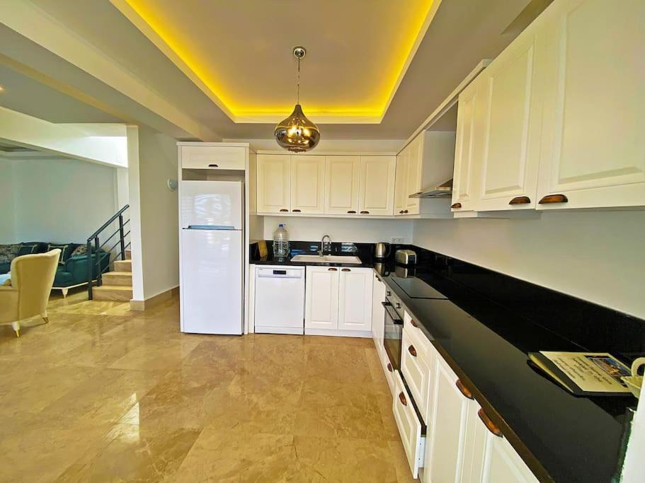 Paris A Villa, Oezel Havuzlu, * Фетхие