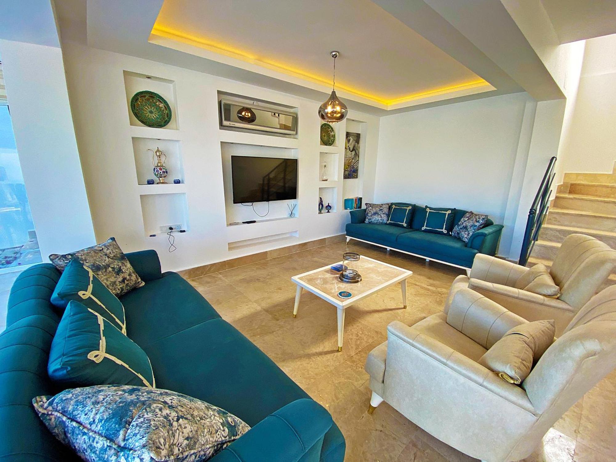 Paris A Villa, Oezel Havuzlu, * Fethiye