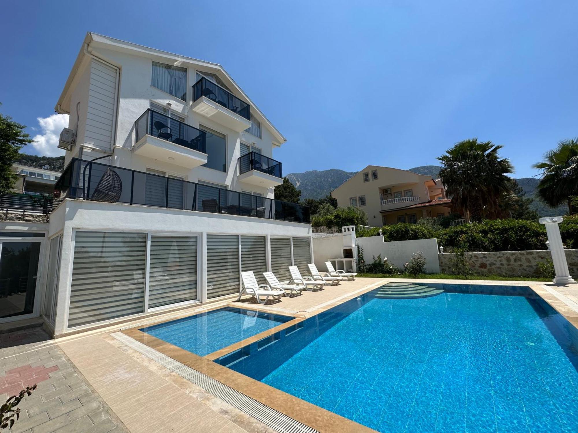 Paris A Villa, Oezel Havuzlu, Вилла *